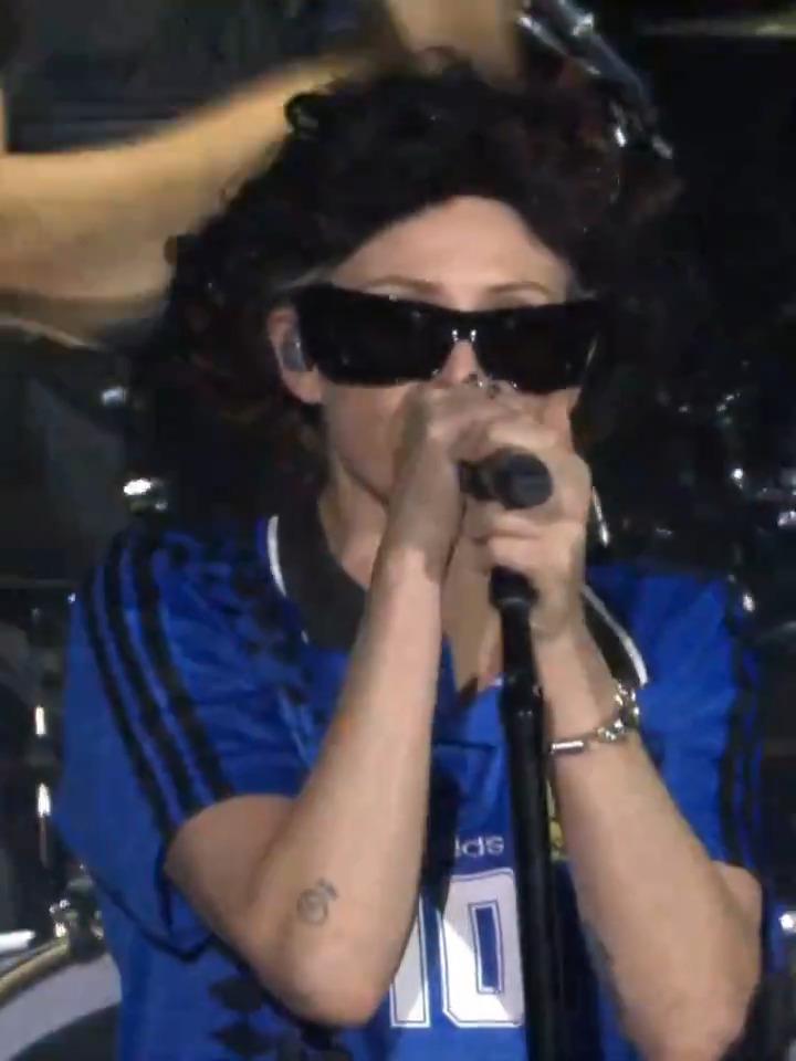 "Emily": Porque Emily Armstrong comenzó el show de Linkin Park en Argentina disfrazada como Diego Maradona