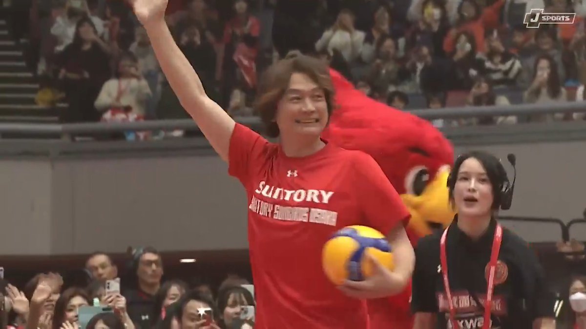 【速報】香取慎吾🏐始球式に登場‼️ / “慎吾スマイル”で サントリーサンバーズ大阪の ホーム開幕戦を華やかに彩った😁✨ \ 📺ABEMA de J SPORTS 🏐大同生命 SVリーグ男子 第2節 🆚サントリー × 東京GB サントリーサンバーズ大阪 香取 慎吾