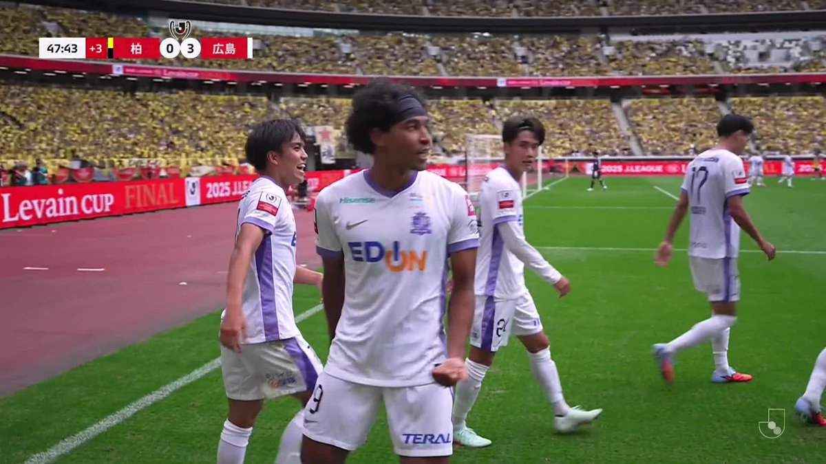 またも中野就斗のロングスローから！ 仕留めたのはジャーメイン良🔥 🏆 2025ＪリーグYBCルヴァンカップ 決勝 🆚 柏レイソル vs サンフレッチェ広島 🔢 0-3 ⌚️ 45+2分 ⚽️ ジャーメイン 良（広島） 📺 フジテレビ系列で生中継中！ #ルヴァンカップ