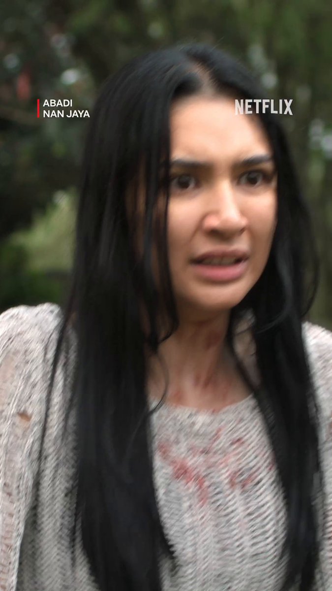 Ternyata kayak gini nih gerak-gerik di balik layarnya Zombi Crop Top asli Wanirejo yang sekarang jadi kesayangan Warga Netflix 👏 🎬 Abadi Nan Jaya