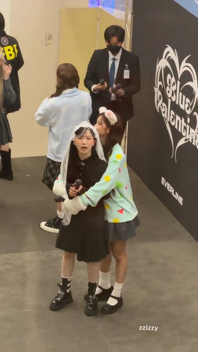 haewon rejected sullyoon's hug 😭