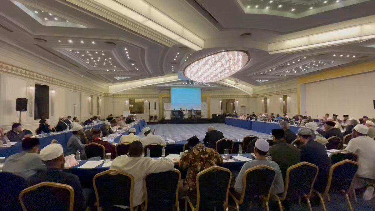 Filistin Alimler Birliği’nin tertip ettiği ve İslam ülkelerinden alimlerin iştirak ettiği toplantıda gündem Gazze! 3 gün sürecek toplantıda bugüne kadar yapılan çalışmalar değerlendirilip bundan sonra yapılması gerekenler istişare edilip karara bağlanacak.
