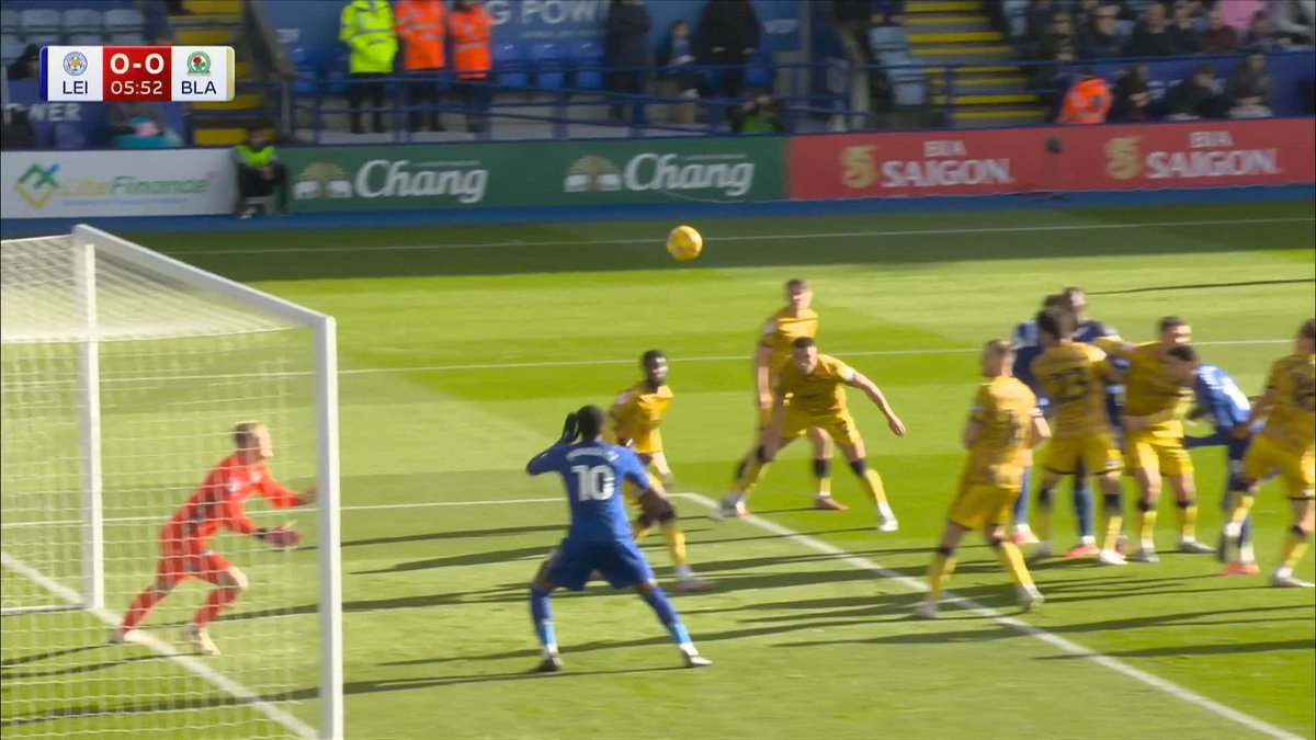 Stephy Mavididi what are you doing?! 🤣🤣 Surely this was going in?!