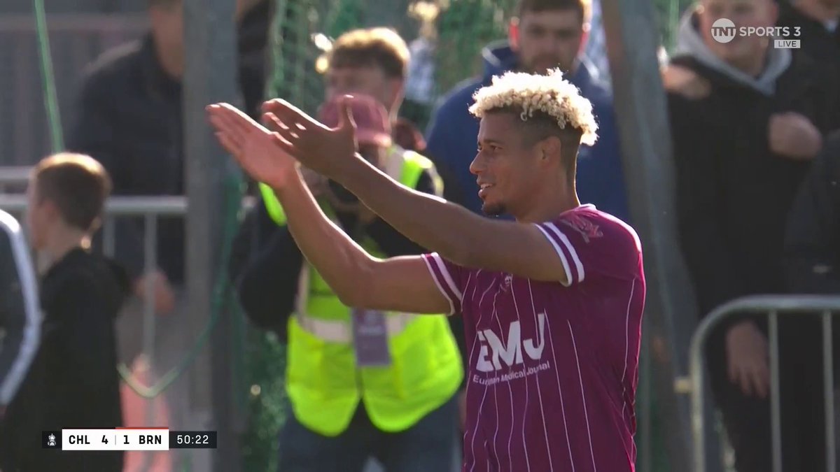 It's Lyle Taylor again! 💥 Chelmsford are absolutely FLYING against their rivals Braintree 😮‍💨 📺 TNT Sports &amp; discovery+ UK