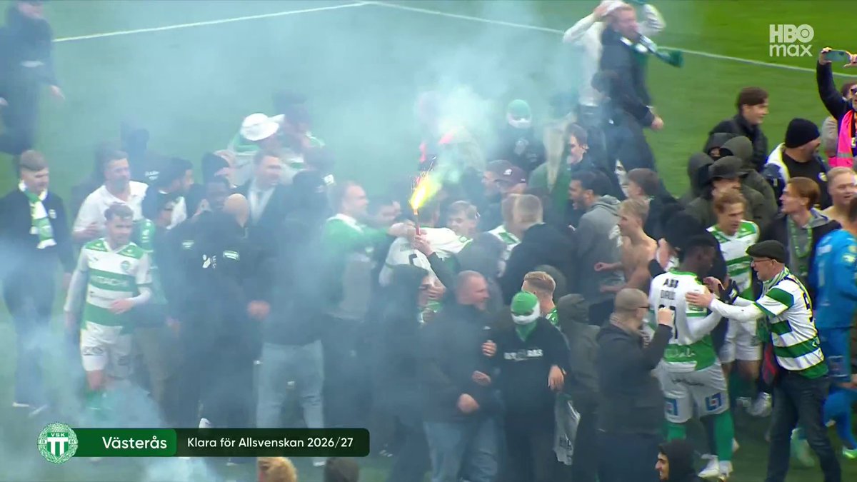 Stort jubel i Falkenberg när VSK firar avancemanget till Allsvenskan! 📲 Se höjdpunkter från Superettan på HBO Max