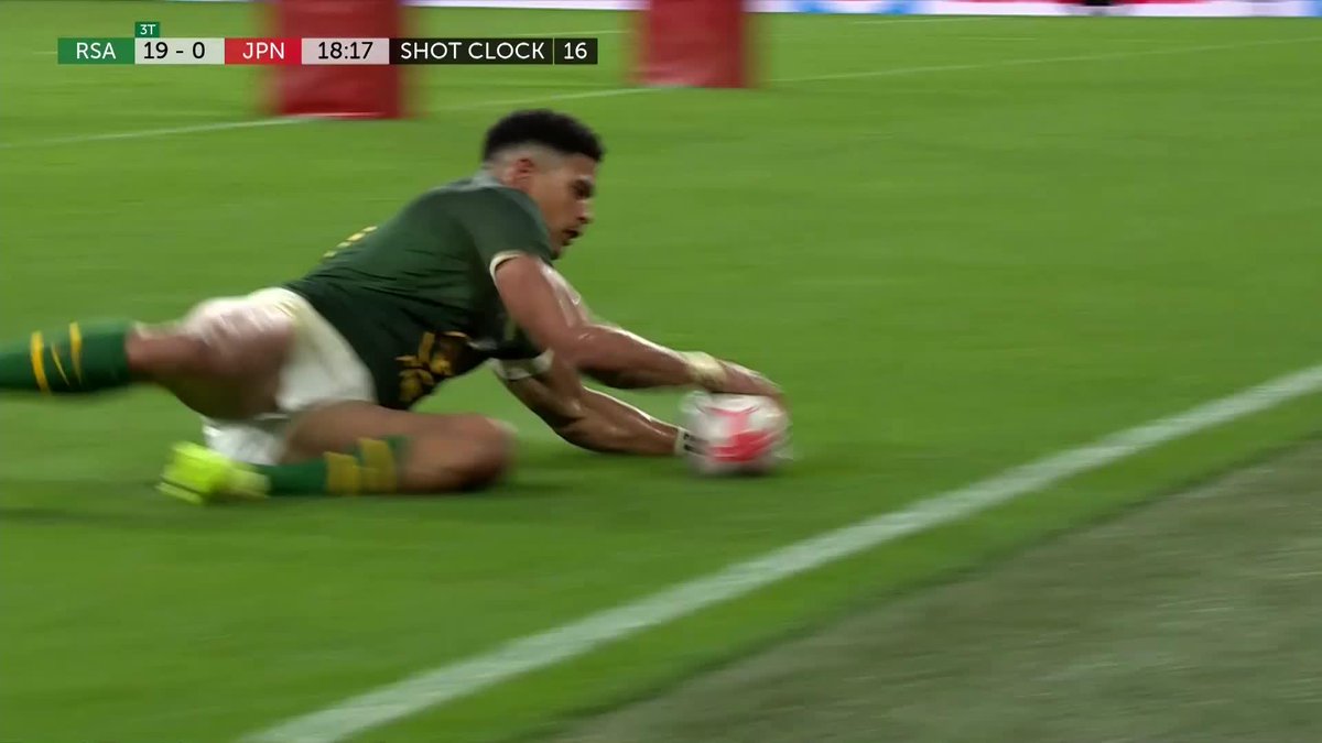 "Sacha Feinberg-Mngomezulu with an absolute scorcher for the Springboks!" 🔥 A sensational solo try from the South African to stretch their lead over Japan 🇿🇦