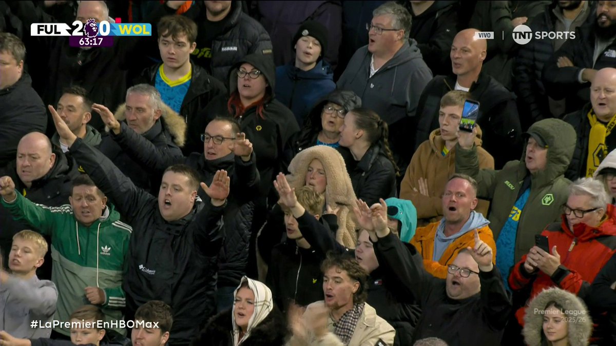 Momentazo el que se vivió en Craven Cottage cuando la afición de Wolverhampton entonó el mítico cántico de ‘SI SEÑOOOOR’ para Raúl Jiménez. El atacante mexicano es sumamente querido por la afición de Wolves luego de su exitoso paso por el club.🗣️🇲🇽🐺