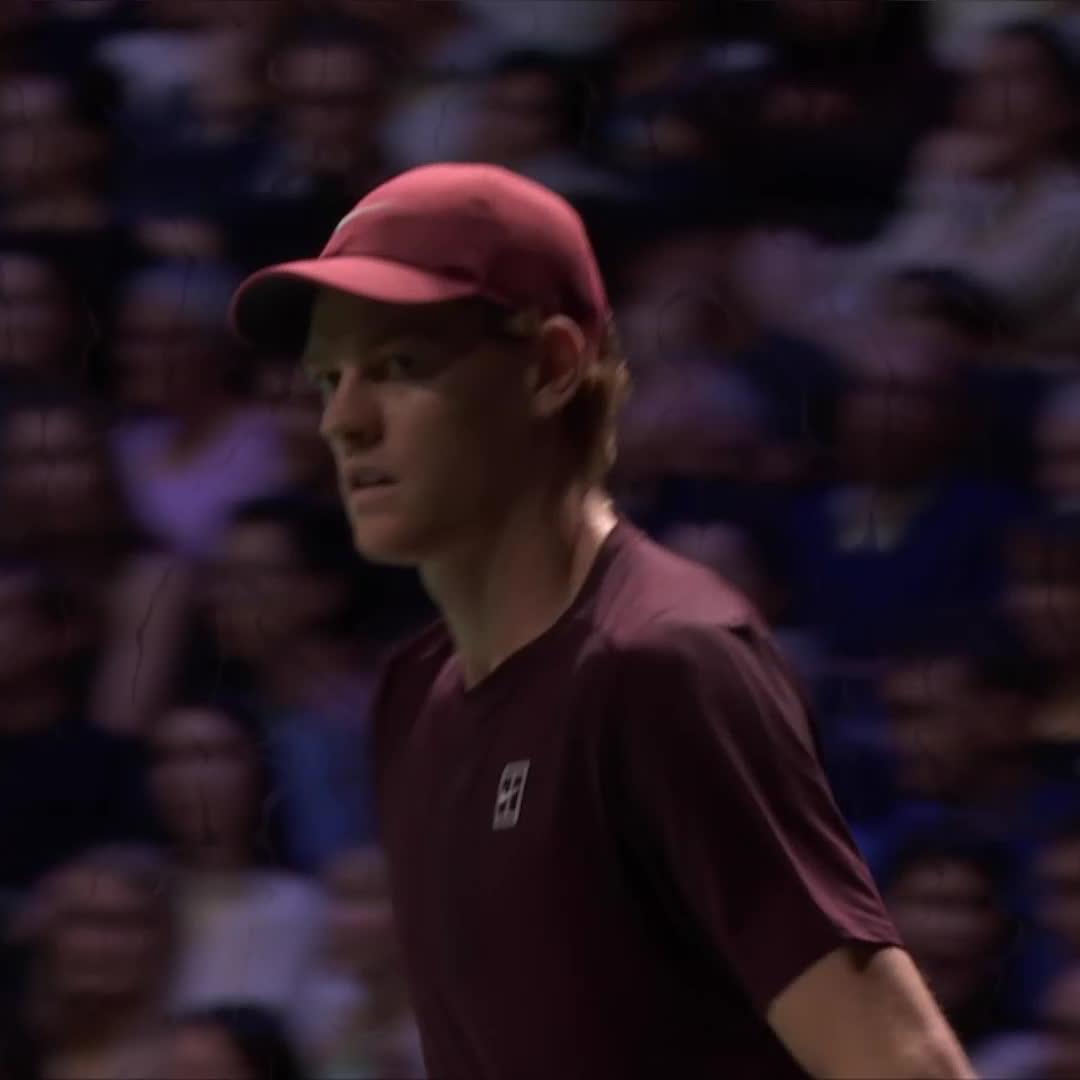 Jannik Sinner with a phenomenal forehand angle against Zverev at the Paris Masters The most accurate groundstrokes in the game. The ball is speaking to him. 🦊🤌