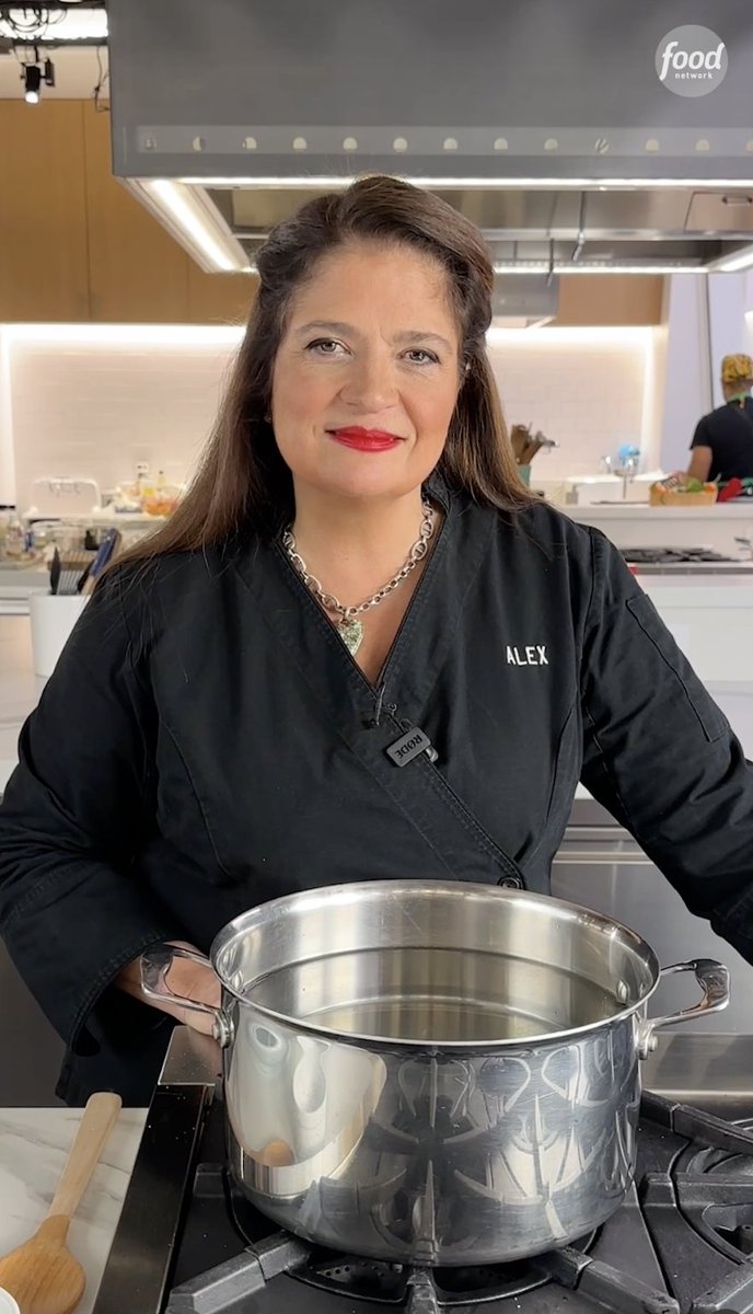 The most-controversial kitchen question of them all: Do you wash your chicken? 👀 alex guarnaschelli has thoughts and we’re taking notes. Catch a new episode of #AlexVsAmerica Tuesday at 9|8c!
