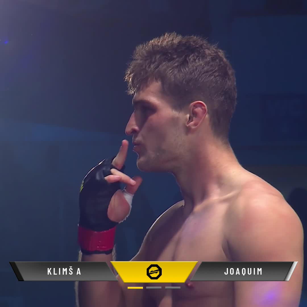 🔒 VON FLUE CHOKE! Vašek Klimša 🇨🇿 submits Jessy Joaquim in the very first round at middleweight! #OKTAGON79 If you drafted him in #OKTAGONFANTASY, that earned you ➕4️⃣ points! 📺 & RTL+