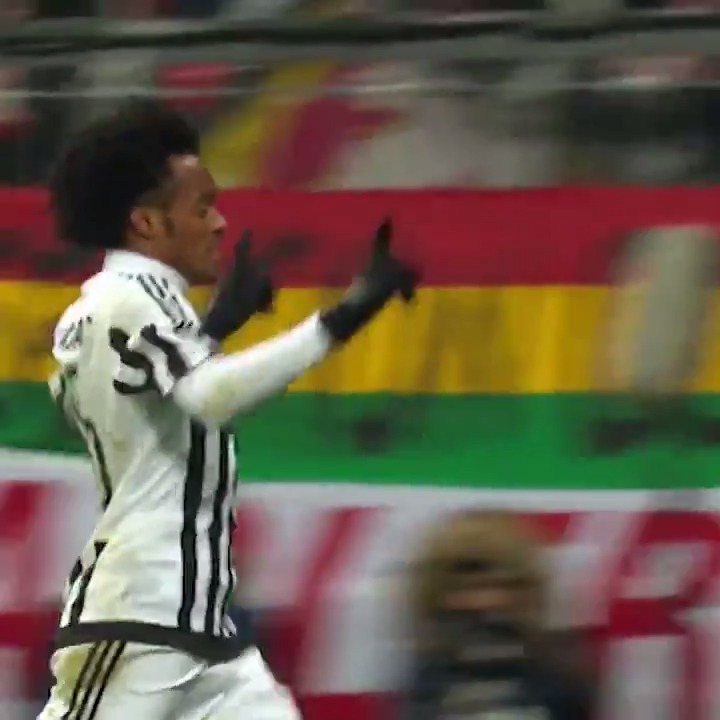Je suis tombé dessus par hasard... on serait pas sur l'un des plus beaux de la Juventus en UCL ?