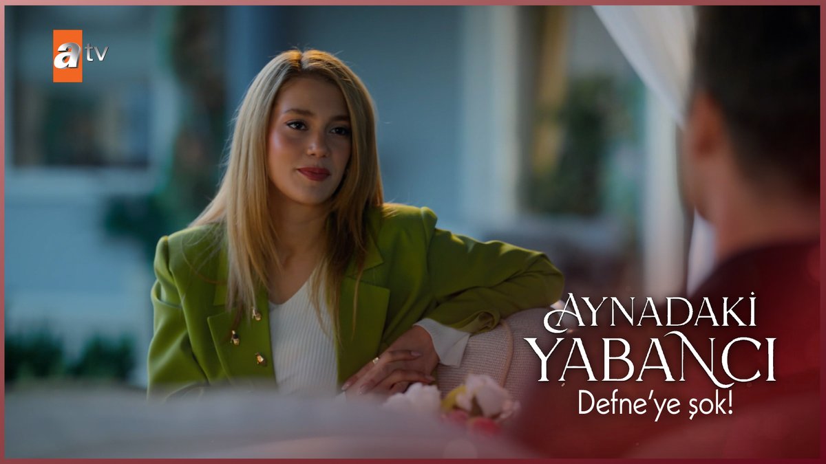 Defne, Barış ve Nehir arasında geçen öpüşmeyi öğreniyor. 🫢 #AynadakiYabancı atv