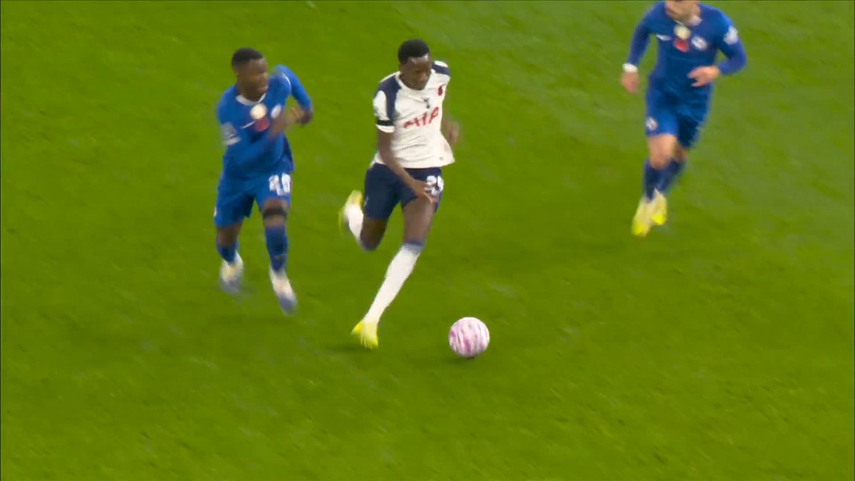 "The best of his type in world football" 🌍 Jamie Redknapp says Moises Caicedo is 'absolutely phenomenal' 🌟