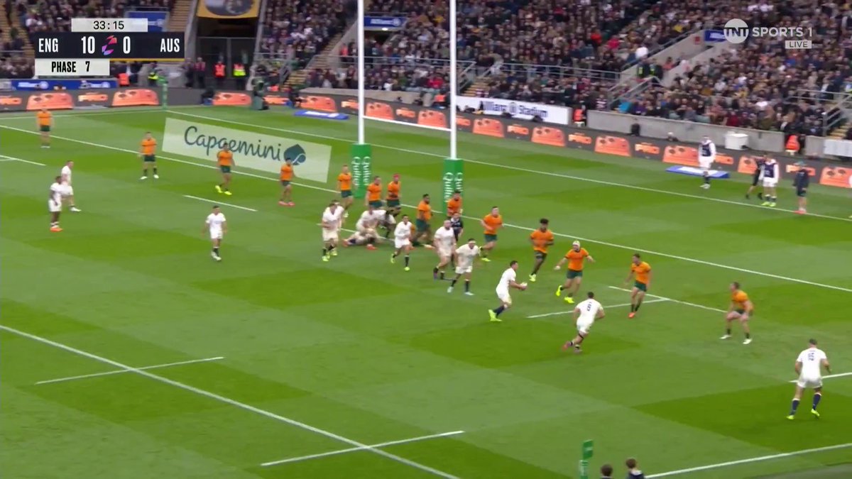 The wheels on assistant referee Craig Evans to outpace pretty much the whole England cover defence😮⚡️ #ENGvAUS
