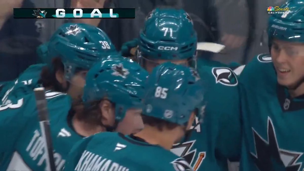 MACKLIN CELEBRINI, WHAT A RELEASE 👀 He's now got points in seven straight games!