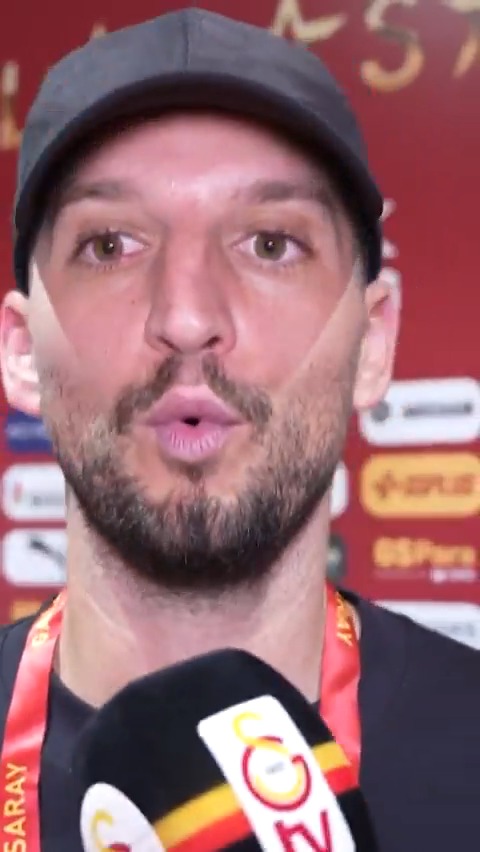 Soru: "En çok neyi özledi İstanbul'da?" Dries Mertens: "Simit 😅"