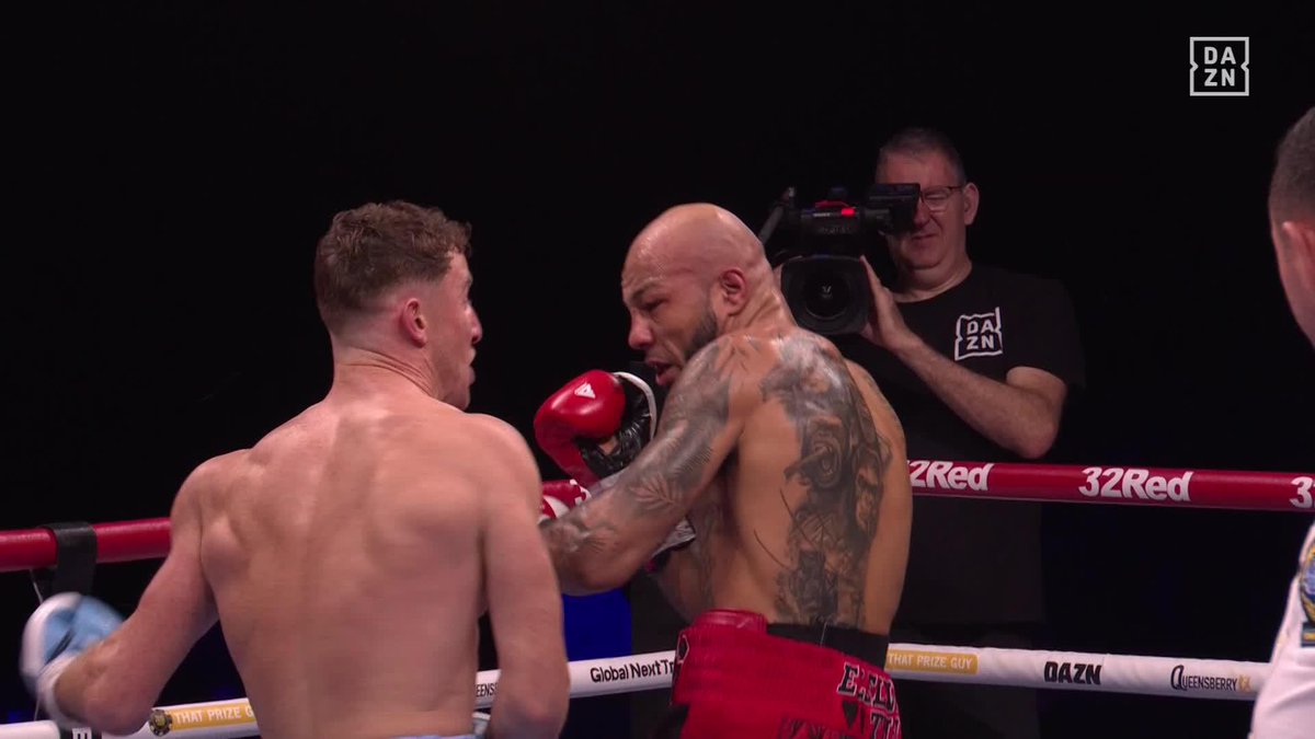 Some left hook from Brad Rea 🤌 #BuatsiParker | Live NOW on DAZN ▪️