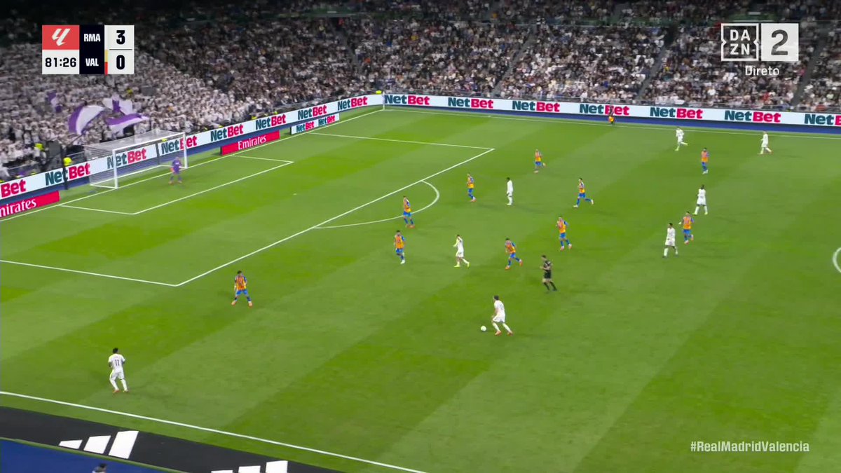 Carreras estreou-se a marcar pelo Real Madrid com um golaço 🔥