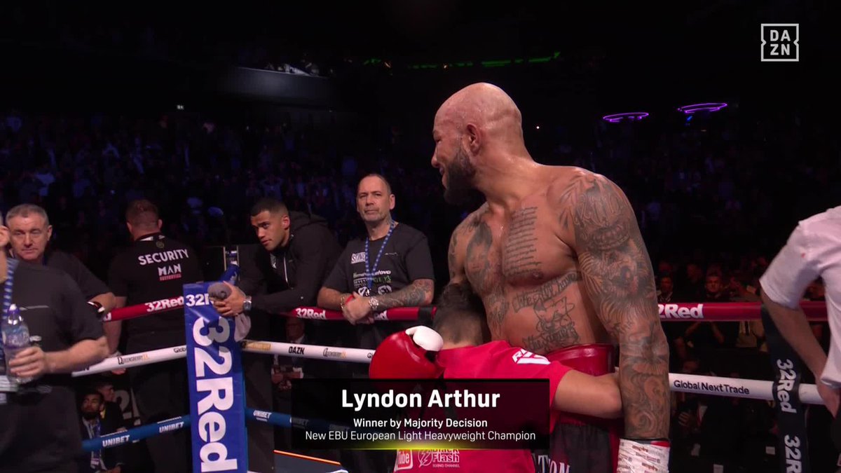 LYNDON ARTHUR EDGES IT 👏 #BuatsiParker | Live NOW on DAZN ▪️