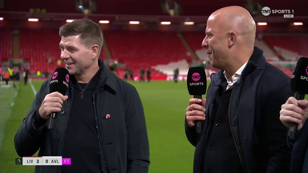 "We were ready for it today" 💪 Arne Slot reflects on Liverpool's 2-0 win over Aston Villa and meets Steven Gerrard for the first time 🤝 🎙️ Lynsey Hipgrave 📺 TNT Sports & discovery+ UK