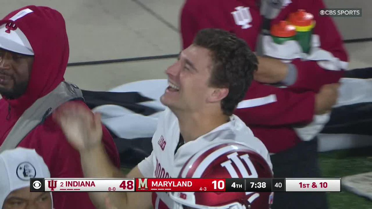 Fernando Mendoza loved this 53-YD rush by his brother Alberto 😆 Indiana Football 📺: CBS