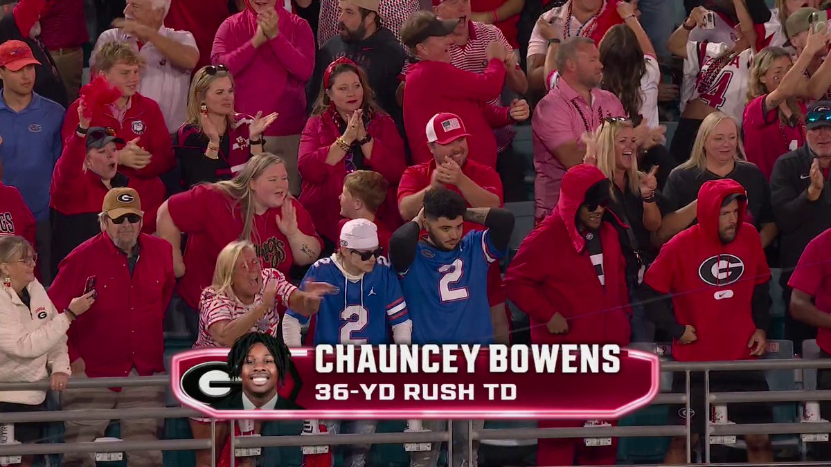 GEORGIA RUNS IT IN FOR THE LATE LEAD AGAINST FLORIDA 🔥 Watch the ending of Dawgs-Gators on ABC and the ESPN App 👀