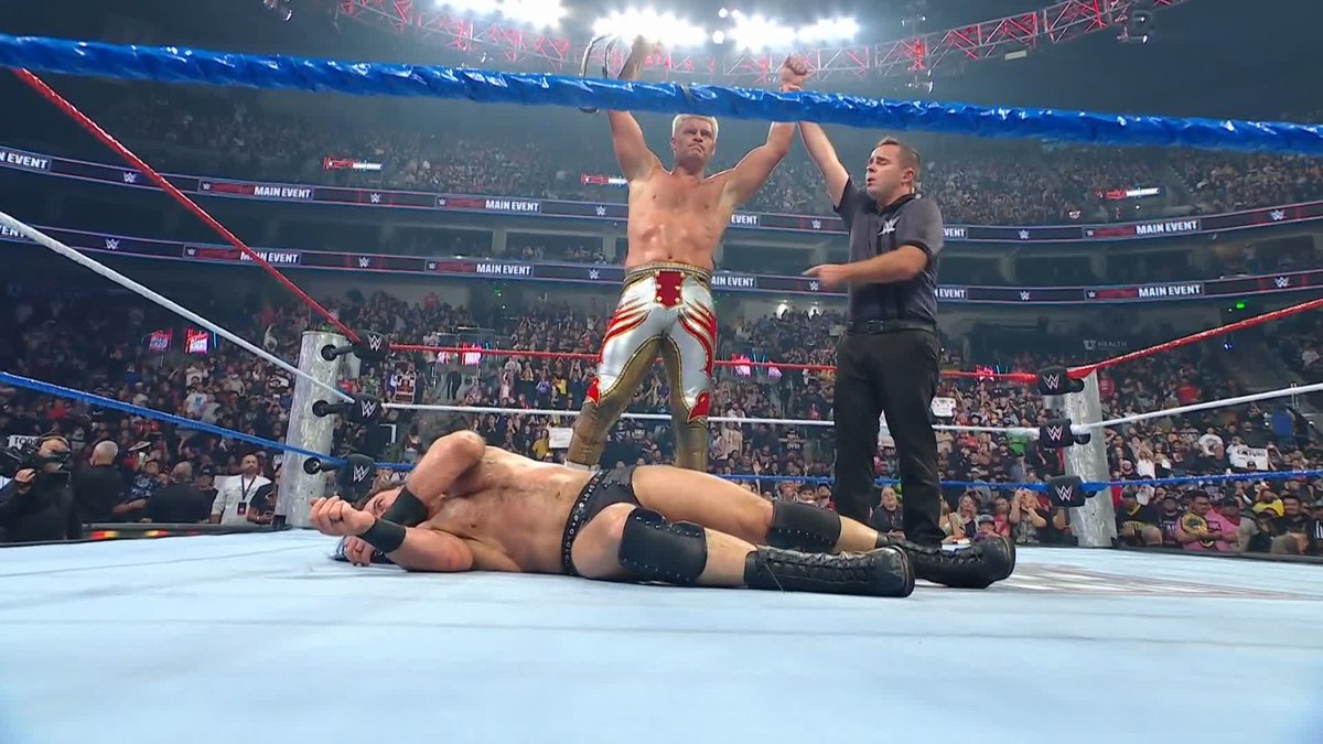 He did it! Cody Rhodes retains the Undisputed WWE Championship 🏆