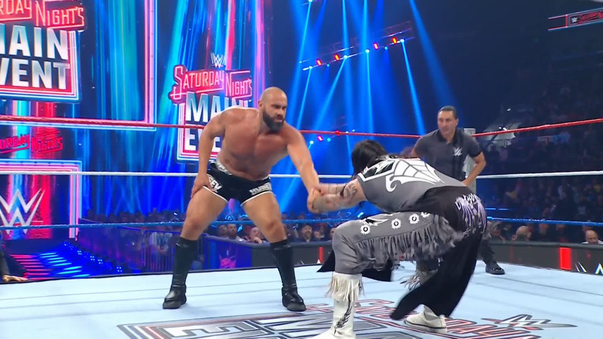 Rusev is just tossing Dominik with ease 😳