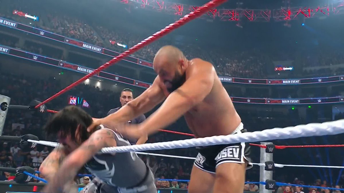 Rusev is taking control of this match 👊