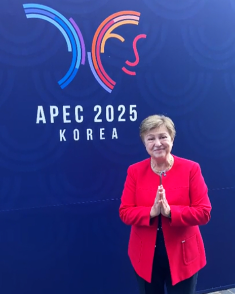 The #APEC2025 Summit in Gyeongju wrapped up with a clear message: cooperation matters more than ever. Thank you, 🇰🇷 President 이재명, for your remarkable leadership. Together, we can connect, innovate, and prosper for a better tomorrow. Gamsahamnida, Korea!
