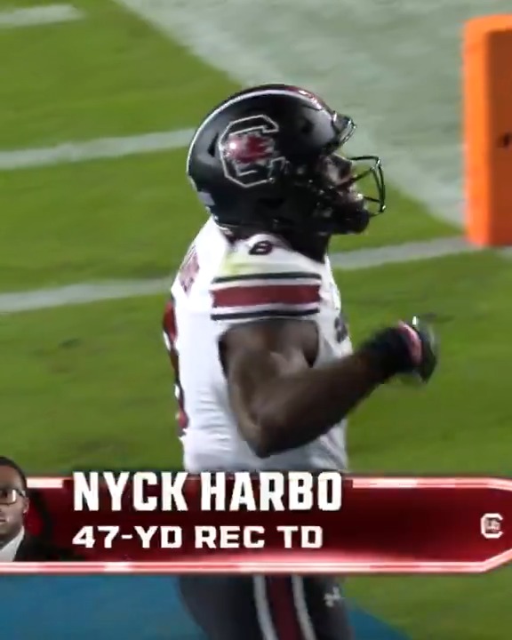 RAN RIGHT BY 'EM 💨 South Carolina Football x 📺 ESPN