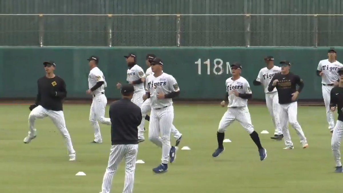 【安芸】 第1クール2日目、全員アップがスタートしています！ #hanshin #虎テレ #阪神タイガース #秋季キャンプ 虎テレでは秋季キャンプをライブ配信