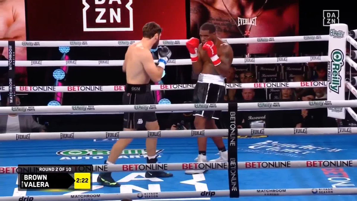 💣 Pat Brown KNOCKS OUT Felix Valera in Round 2 on his US debut. 🔥 Seriously impressive from Brown. Valera has gone the distance with Bivol, Vlasov, Barrera and lost narrowly to Golden Boy prospect Tristan Kalkreuth in April.
