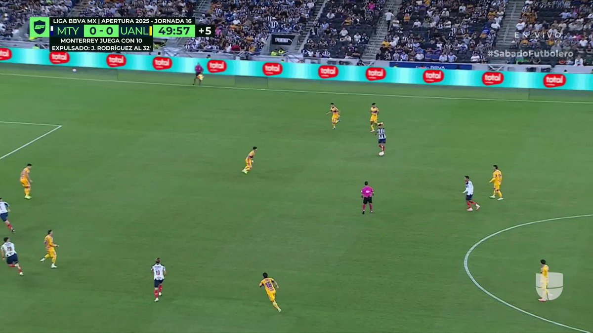 ¡Gol de Rayados! 🤩 Penal para el Monterrey, segunda amarilla para Angulo que se va expulsado... y Canales no falla desde los 11 pasos 🎯⚽ 📲📺 ¡Los mejores partidos de la Liga MX están en VIX! 🟠 #MegaFutbol