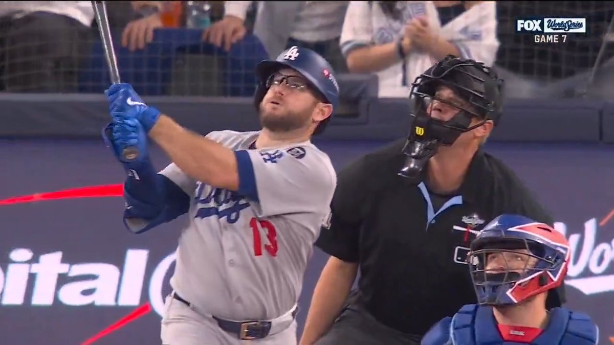 Max Muncy is making Game 7 real interesting 😮