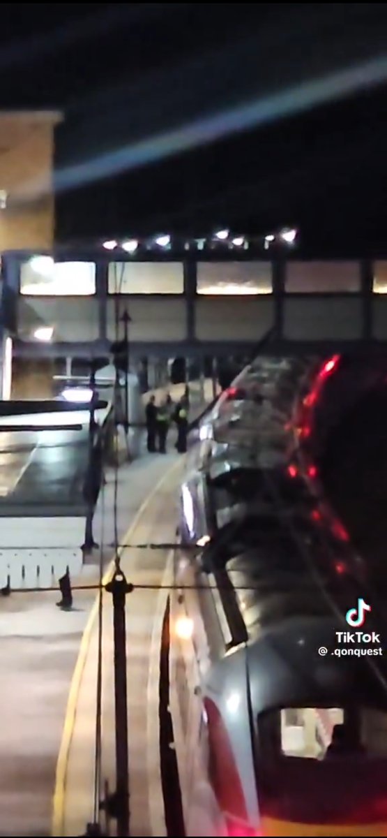 🚨🇬🇧#Breaking: Brutal knife attack on a train in #Huntingdon, 10 people badly hurt, 9 of em fighting for their lives. Two attackers arrested. Are the attackers musIim that the police are hiding their identities?