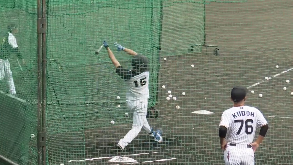 【安芸】 柵越えには一歩届かずも、西純矢選手の豪快なひと振りでバッティング練習終了! #hanshin #虎テレ #阪神タイガース #秋季キャンプ 虎テレでは秋季キャンプをライブ配信