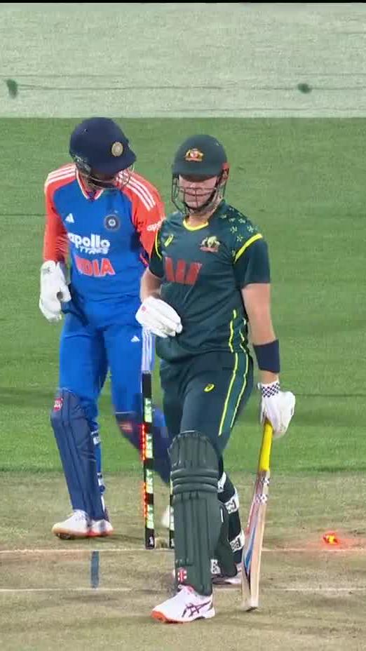 Varun Chakravarty bamboozled Owen. 👌