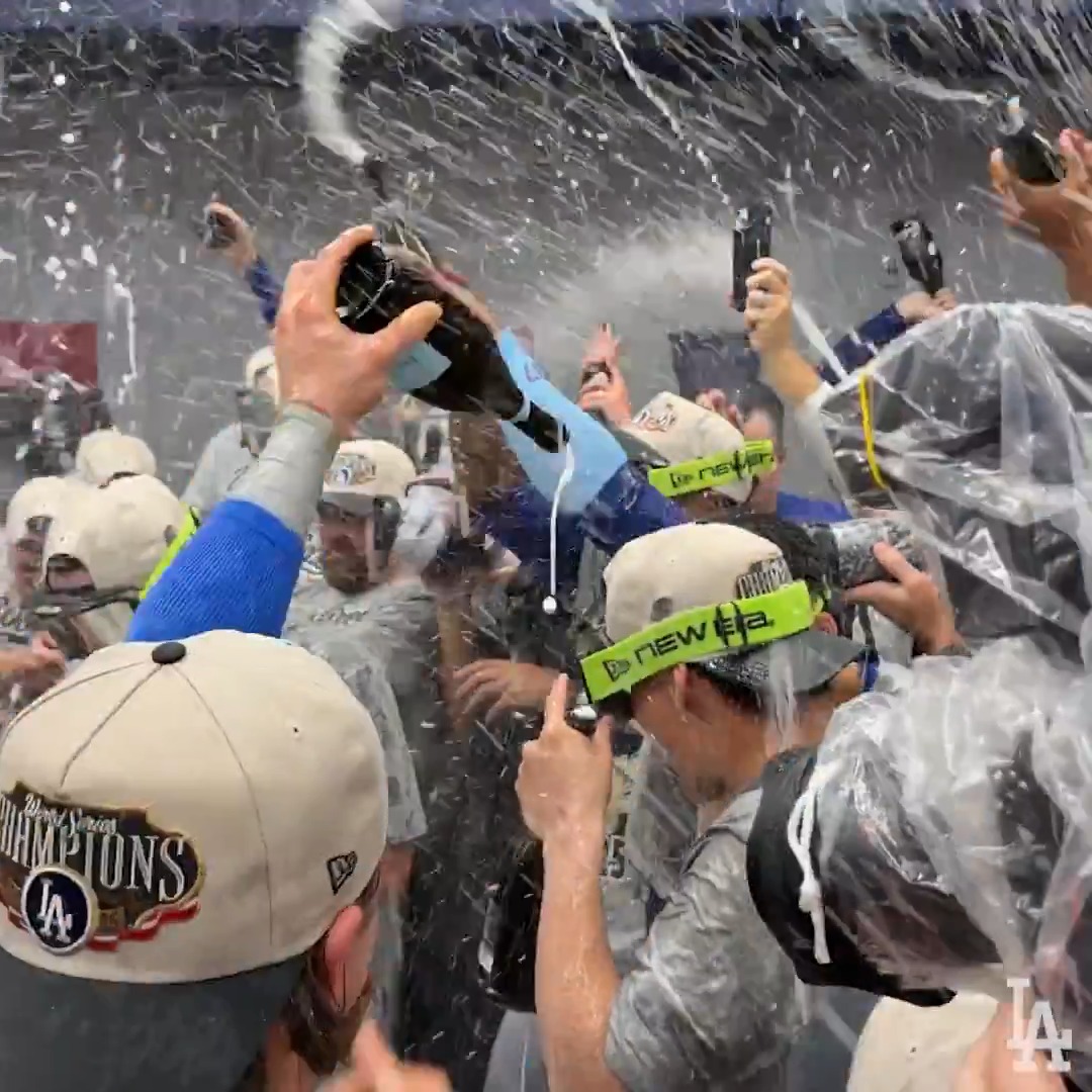 Es momento de celebrar. 🍾 #SerieMundial