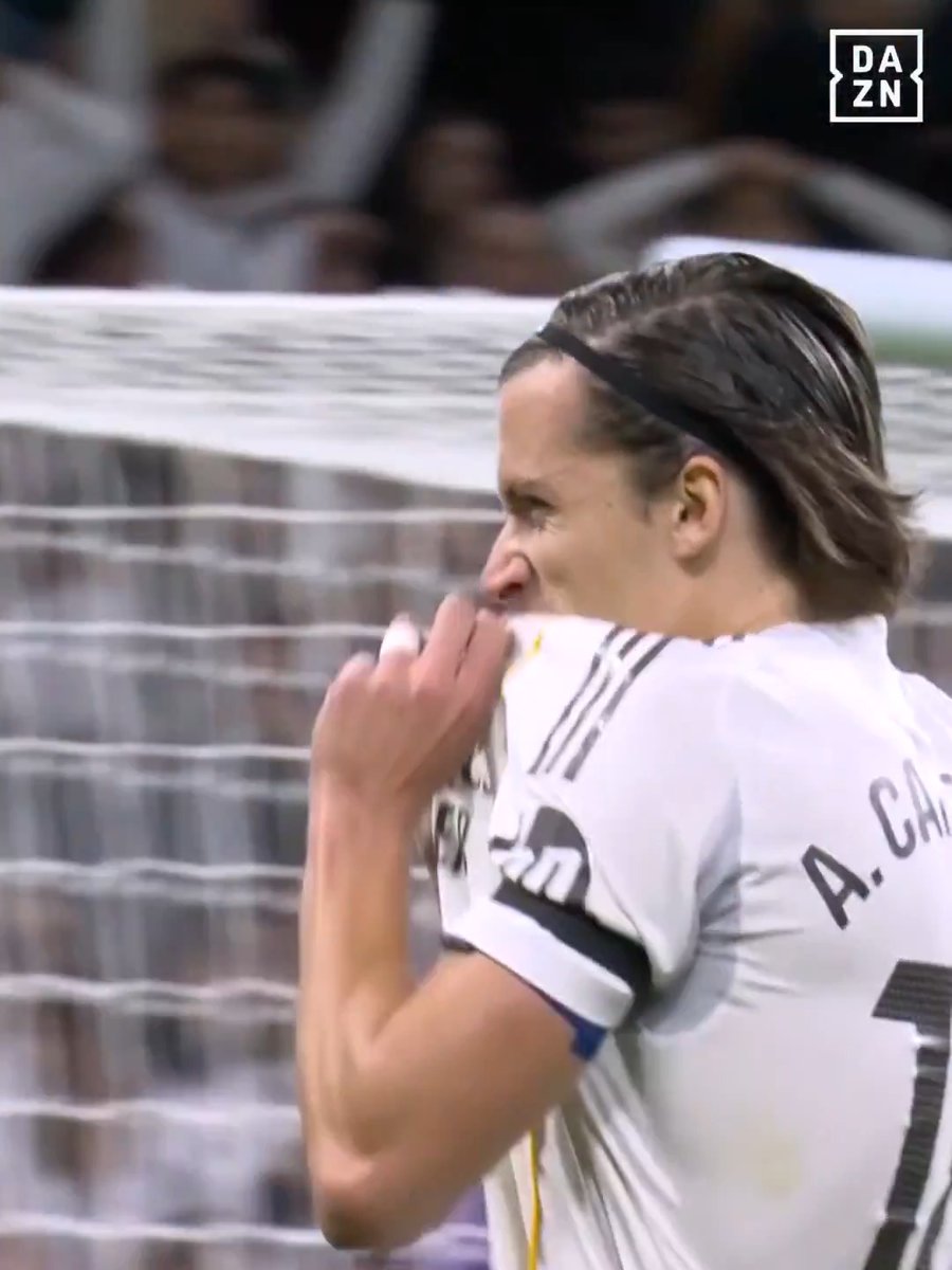 𝓐𝓵𝓿𝓪𝓻𝓸 𝓒𝓪𝓻𝓻𝓮𝓻𝓪𝓼 ⚽🇪🇸 Il suo 𝐩𝐫𝐢𝐦𝐨 𝐠𝐨𝐥 con il Real Madrid al Bernabeu è 𝑭𝑨𝑵𝑻𝑨𝑺𝑻𝑰𝑪𝑶 🤩😎 #RealMadridValencia #LaLiga #DAZN