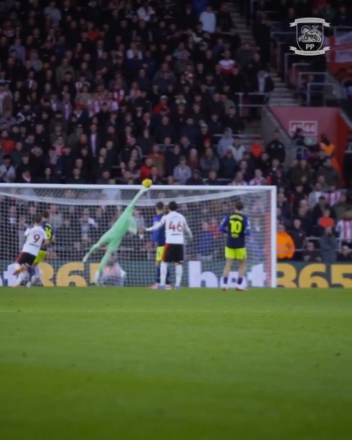 Another wonder save from Daniel Iversen. 🤯 Is he currently the best keeper in the Championship? 🧤 #pnefc #skybetchampionship
