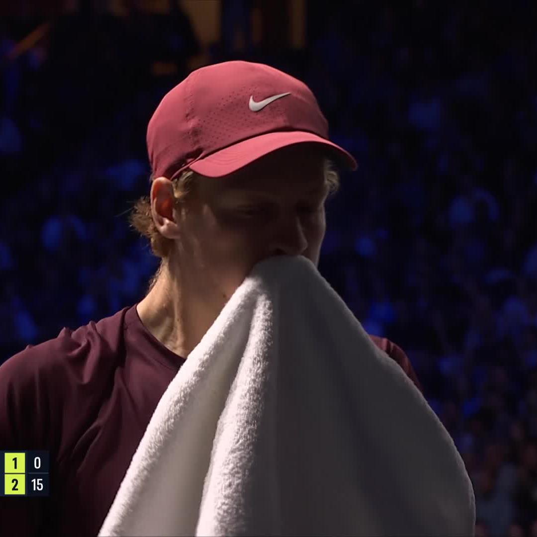 Jannik Sinner is THRASHING the ball against Felix Auger Aliassime at the Paris Masters. Hammering shot after shot until he finds the sweetest backhand angle. Perfection. 🦊😮‍💨
