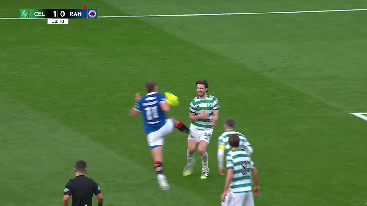 It's a red card for Thelo Aasgaard! 🟥 Rangers are now a goal and a man down against Celtic 😬 #PremierSportsCup