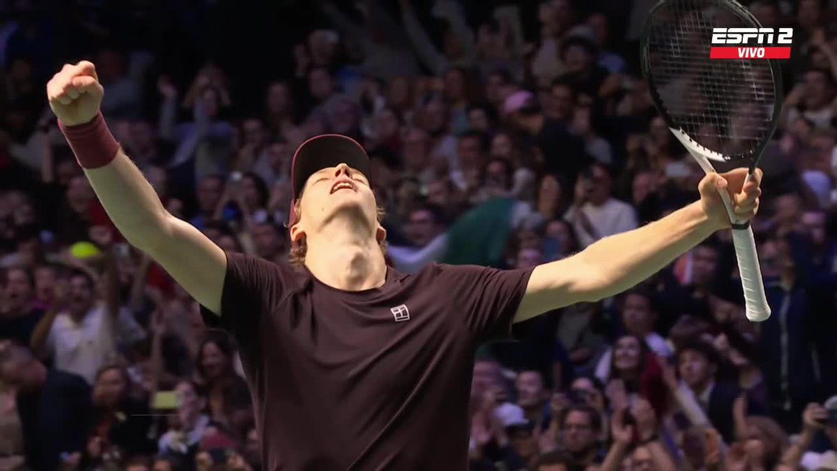 ¡INTRATABLE! 🔥 🇮🇹 Sinner es el campeón del Masters 1000 de París y volverá al número uno del ranking. 🤯 📺 Mirá el Masters 1000 de #París en el Plan Premium de Disney Plus.