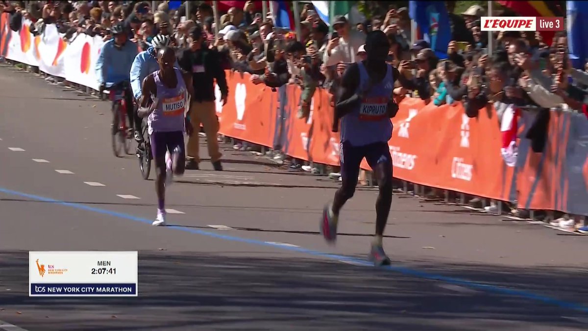 Quelle arrivée de folie sur le marathon de New York ! Benson Kipruto s'impose devant Alexander Mutiso pour seulement 16 centièmes de seconde ! #lequipeATHLE