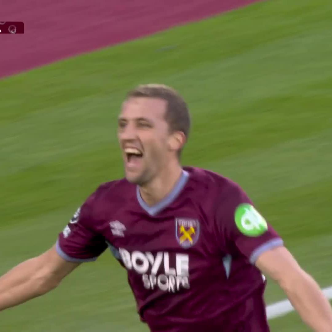 První ligový gól Tomáše Součka v letošní sezóně, kterým ztvrdil vítězství proti Newcastlu. Jeho dnešní branka byla už 37. v Premier League, což znamená, že na historicky nejlepšího českého střelce v PL Patrika Bergera ztrácí už jen jediný gól.🔥