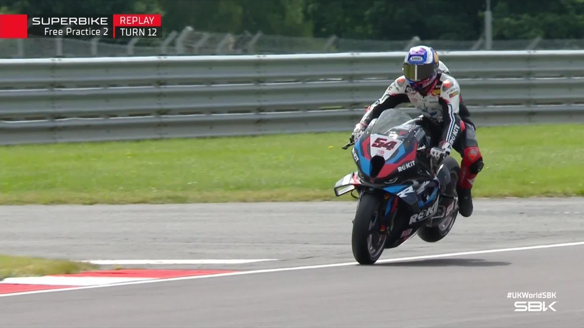 Güntekin Onay: ''MotoGP sürücülerini de işin içine katarsak Toprak Razgatlıoğlu 50 kişinin yapabildiği bir sporu yapıyor, çok zor ve değerli bir iş. Gururumuz oldu.'' ''Çok yetenekli bir sporcu. O motoru nasıl yatırıyor ya öyle?''