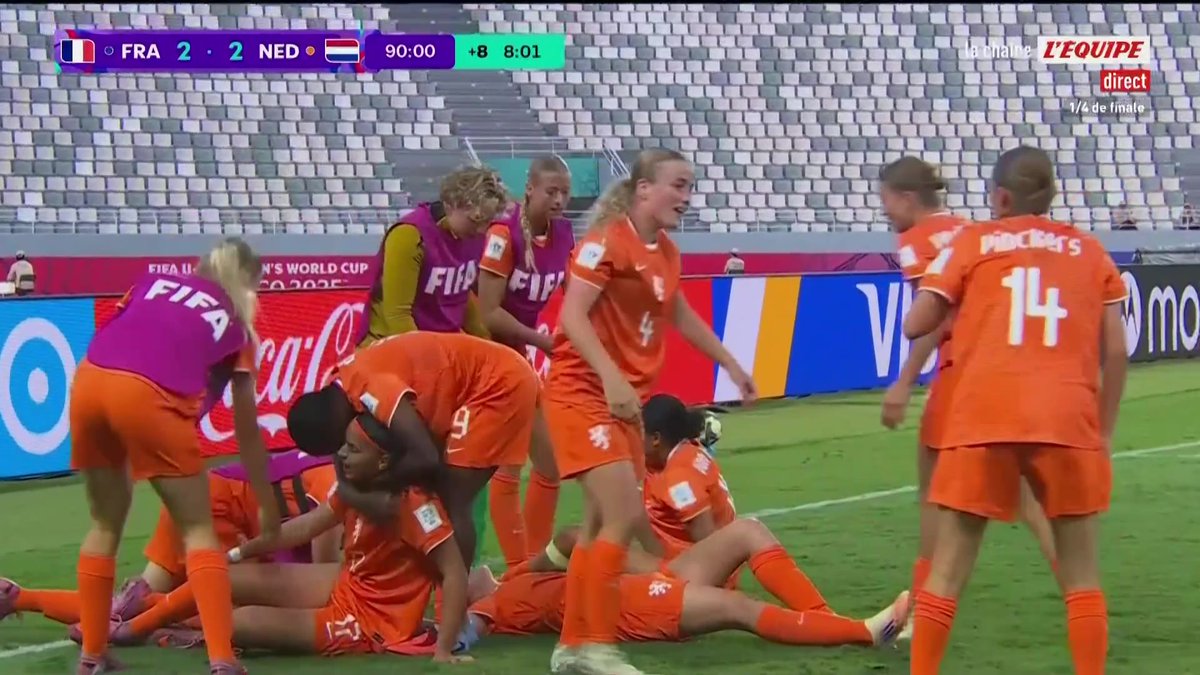 🇫🇷 - 🇳🇱 Les Pays-Bas égalisent au bout du bout face à l'équipe de France, qui a pourtant mené 2-0 au début du temps additionnel ! Suivez le quart de finale de la Coupe du monde U17 en direct sur la chaine L'Équipe #lequipeFOOT