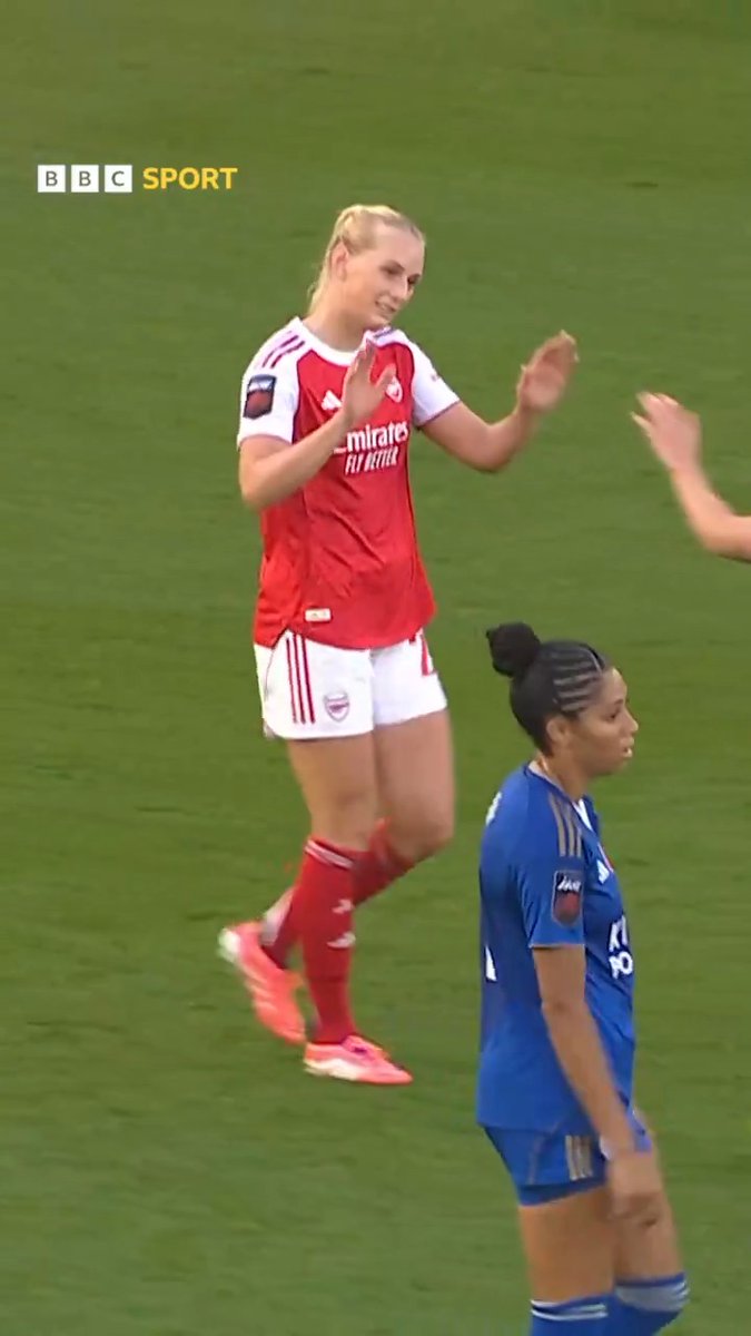 Caldentey ➡️ Russo ➡️ Mead ➡️ Blackstenius A wonderful team goal from Arsenal!
