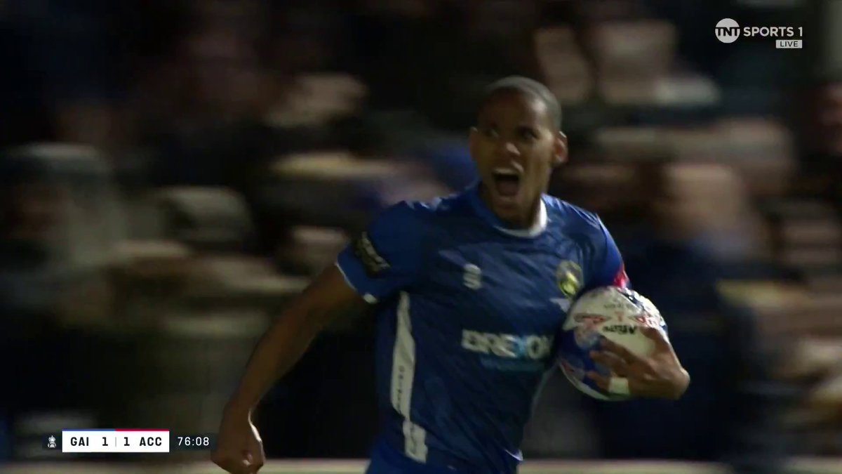 Sisa Tuntulwana leaps high and wins it 🙌 Gainsborough are level with just 10 minutes left on the clock 💥 📺 TNT Sports & discovery+ UK